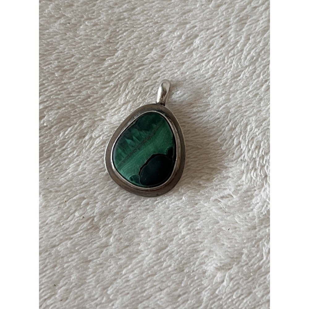 Vintage Navajo Sterling Silver Malachite Pendant